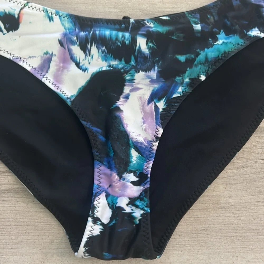 Fabletics blue white
